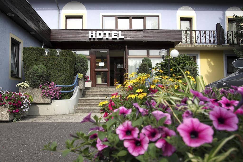 Hotel Der Stockinger Unterpremstätten Dış mekan fotoğraf